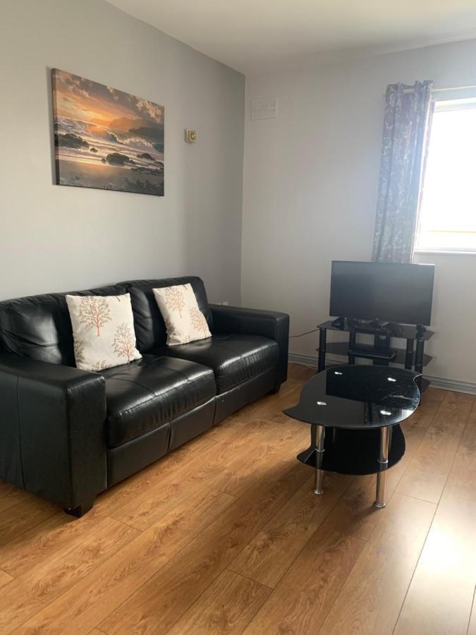 Newcastle Townhouse Apartment กัลเวย์ ภายนอก รูปภาพ