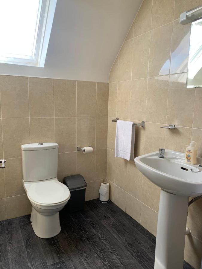 Newcastle Townhouse Apartment กัลเวย์ ภายนอก รูปภาพ