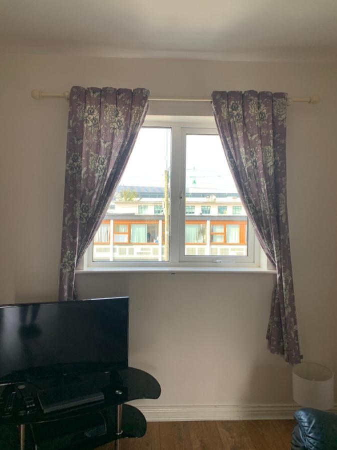 Newcastle Townhouse Apartment กัลเวย์ ภายนอก รูปภาพ