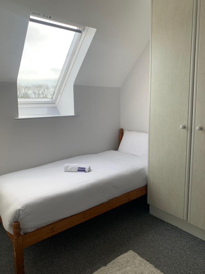 Newcastle Townhouse Apartment กัลเวย์ ภายนอก รูปภาพ