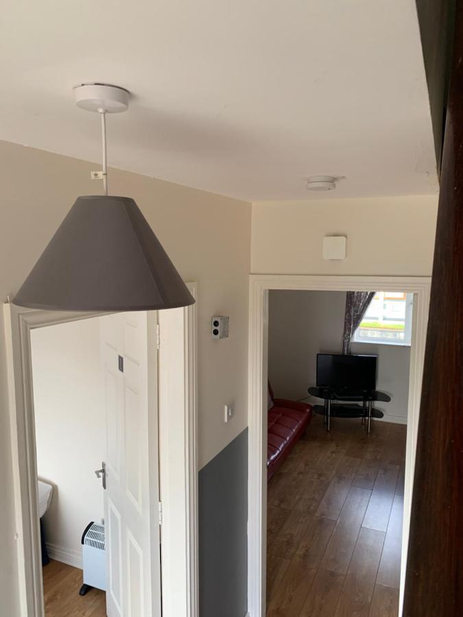Newcastle Townhouse Apartment กัลเวย์ ภายนอก รูปภาพ