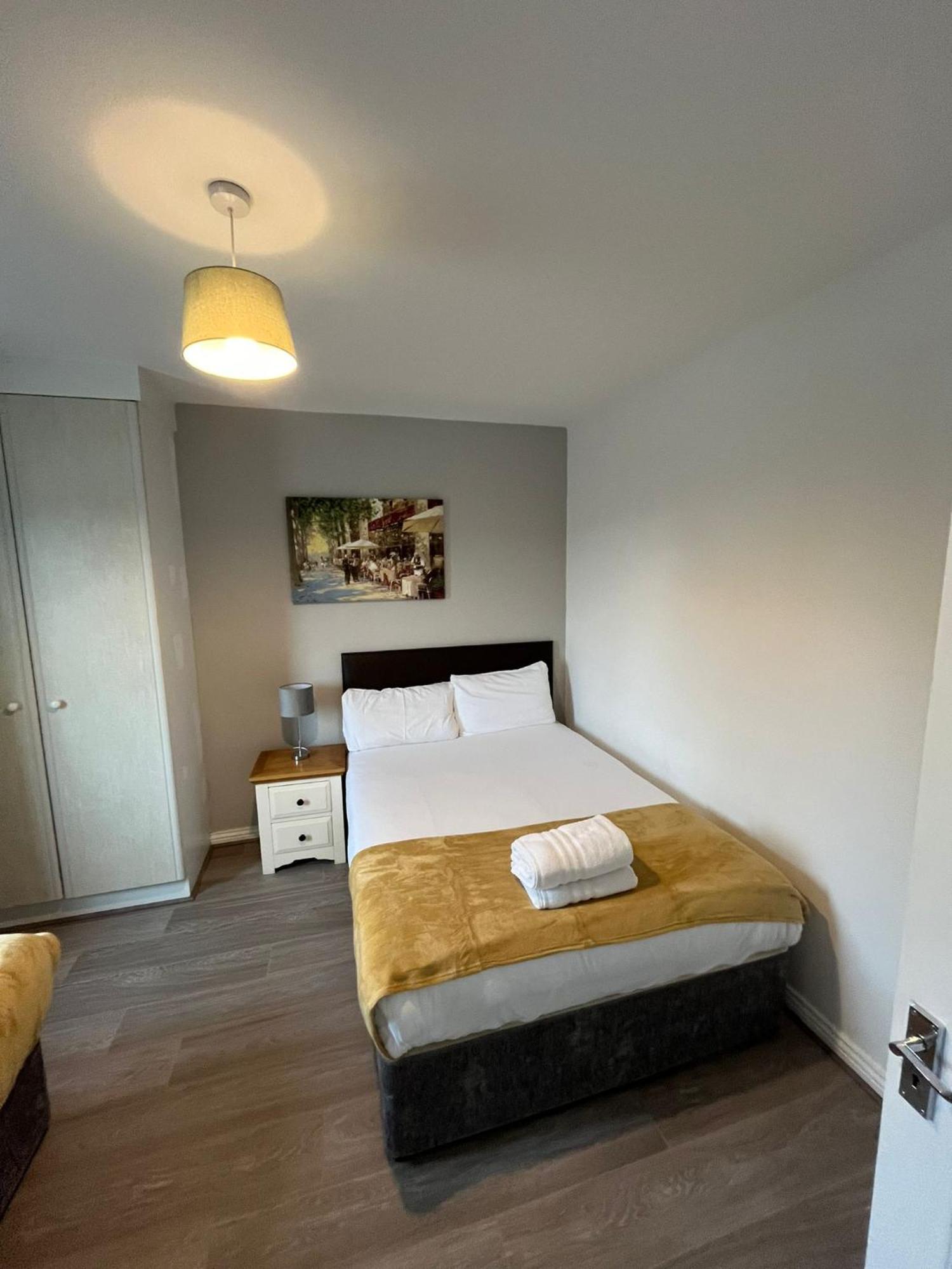 Newcastle Townhouse Apartment กัลเวย์ ภายนอก รูปภาพ