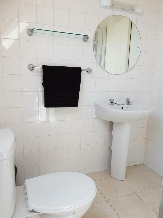 Newcastle Townhouse Apartment กัลเวย์ ภายนอก รูปภาพ