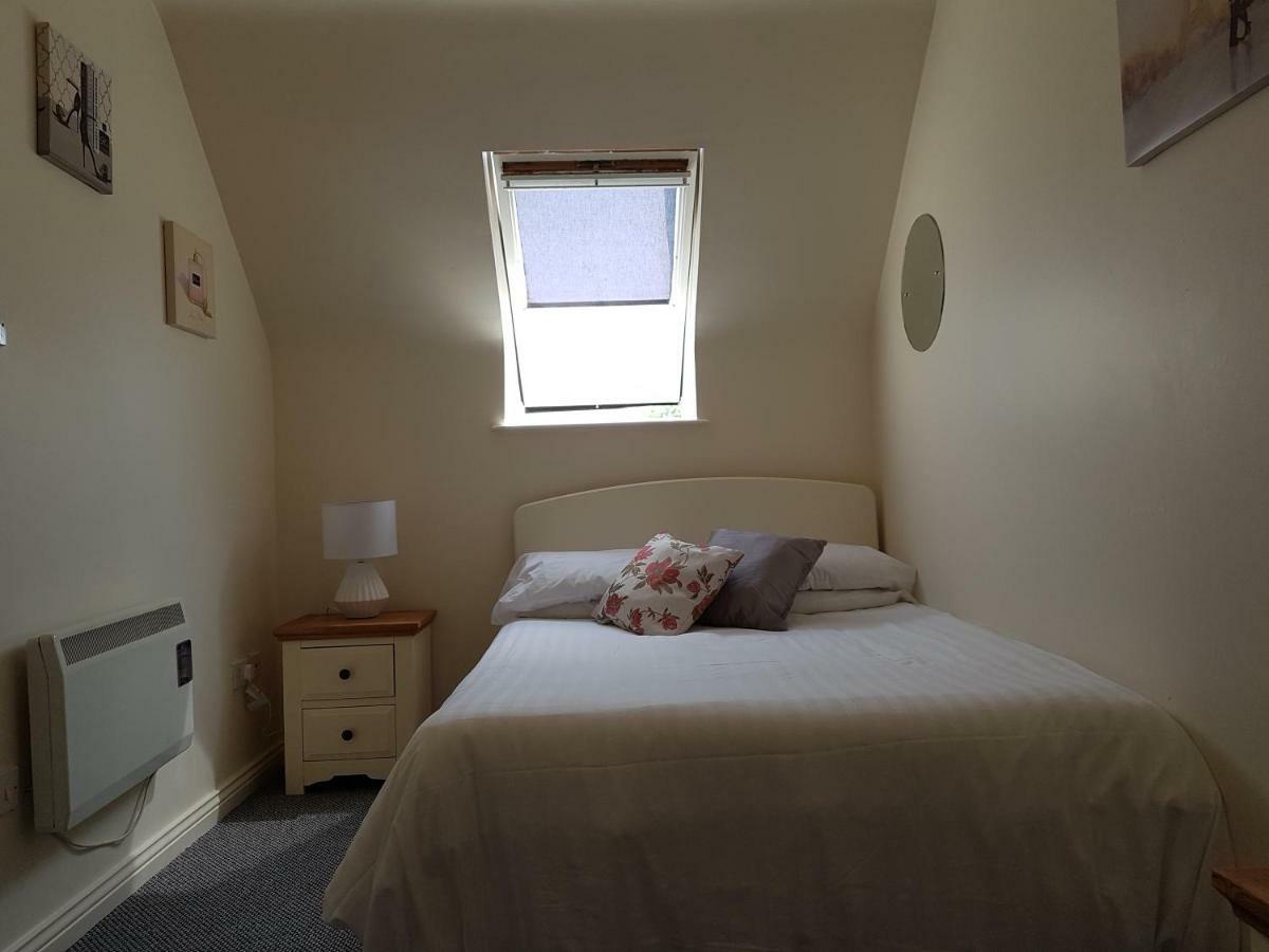 Newcastle Townhouse Apartment กัลเวย์ ภายนอก รูปภาพ