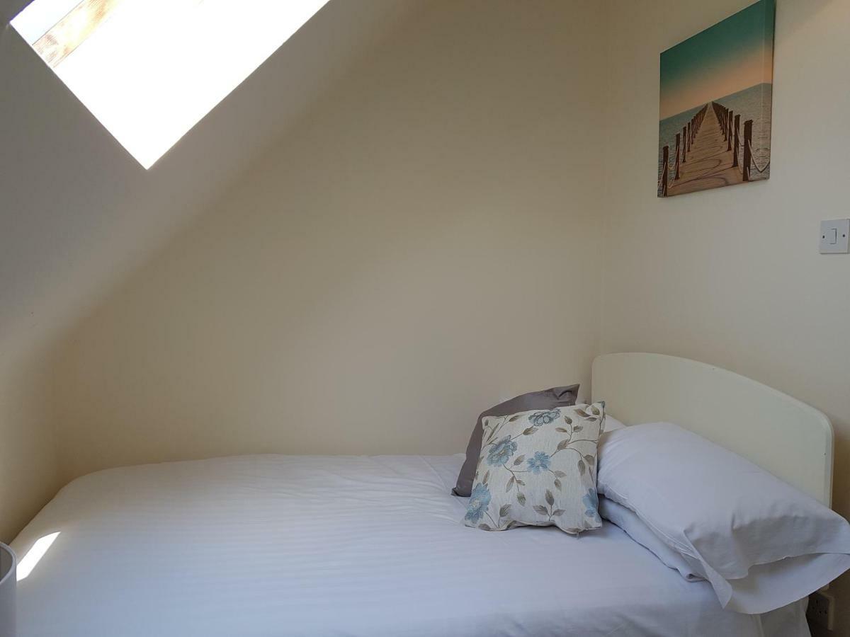 Newcastle Townhouse Apartment กัลเวย์ ภายนอก รูปภาพ