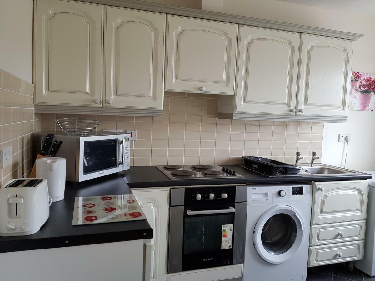Newcastle Townhouse Apartment กัลเวย์ ภายนอก รูปภาพ
