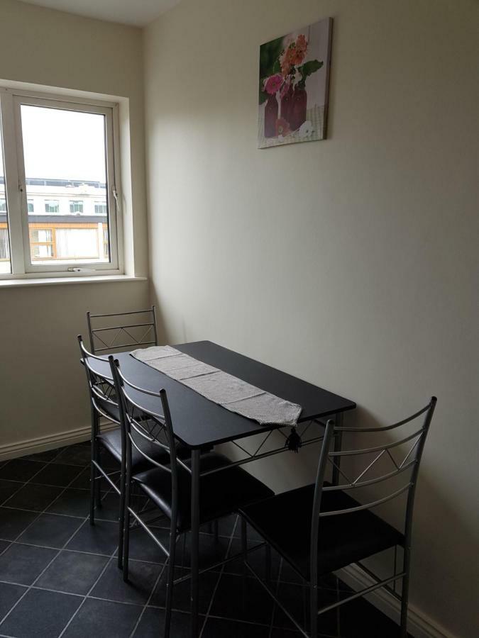 Newcastle Townhouse Apartment กัลเวย์ ภายนอก รูปภาพ