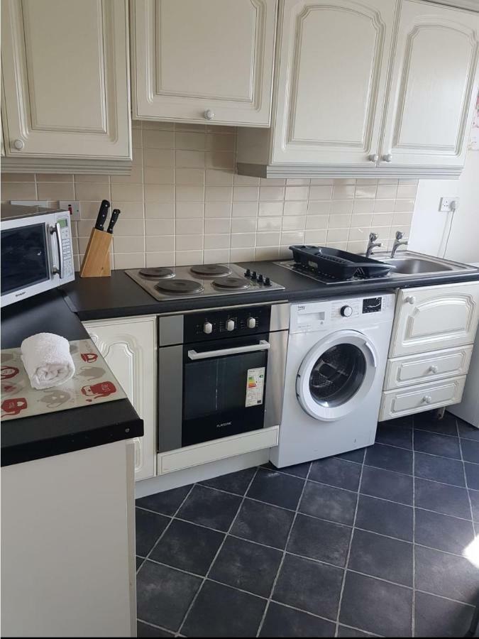 Newcastle Townhouse Apartment กัลเวย์ ภายนอก รูปภาพ