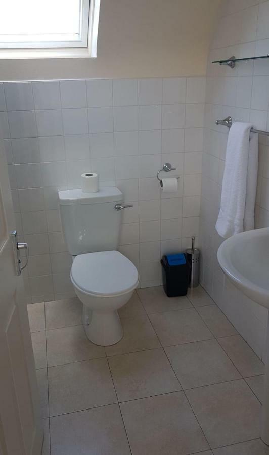 Newcastle Townhouse Apartment กัลเวย์ ภายนอก รูปภาพ